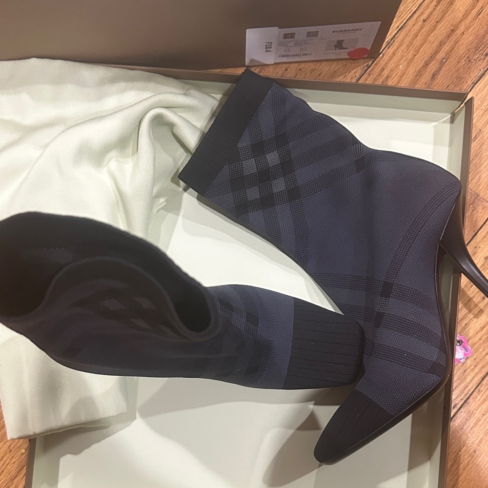 Chic Black Plaid Heeled Boots - Picture 3 of 3